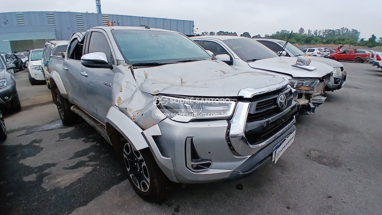 Toyota Hilux 2025, prata