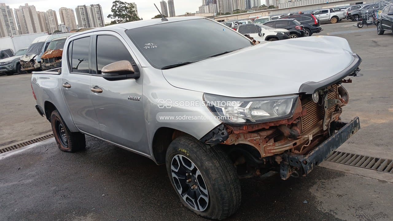 Toyota Hilux 2021, prata
