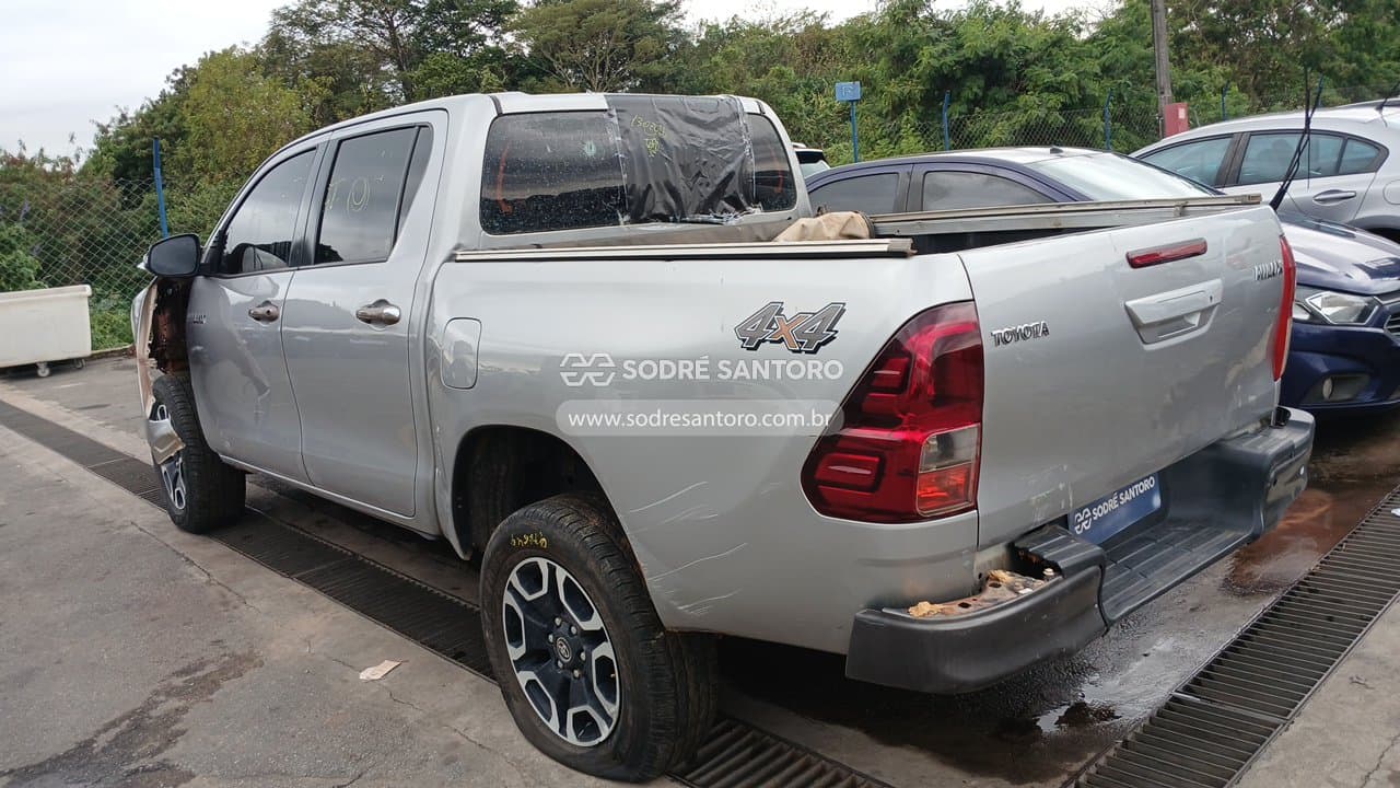 Toyota Hilux 2021 — foto 2