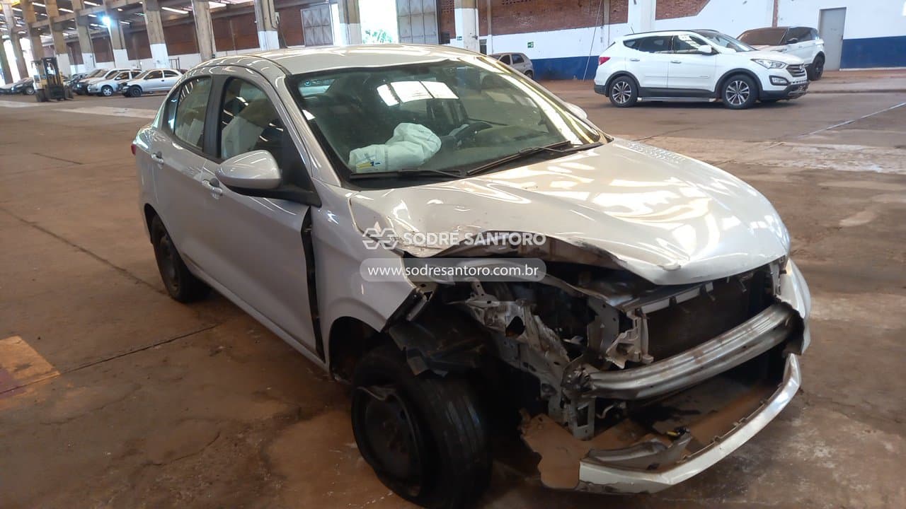Fiat Cronos Drive 2024, prata