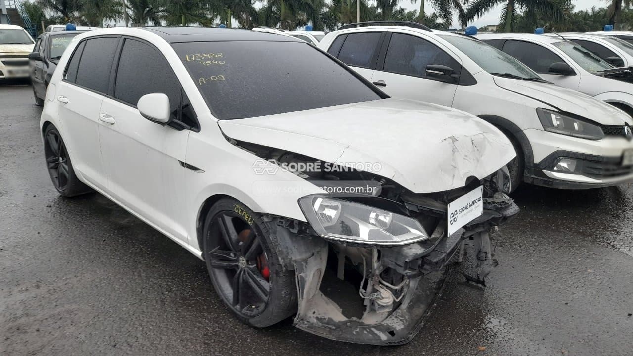 Volkswagen Golf Comfortline 2015, branca