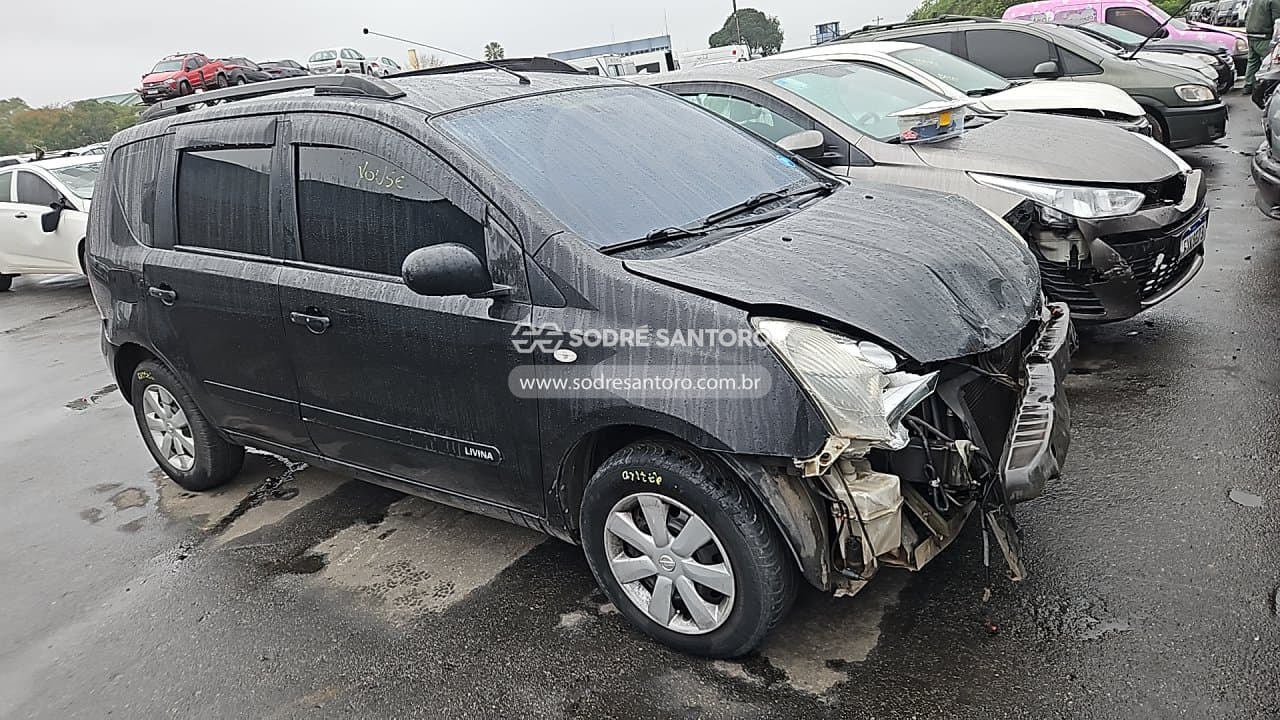 Nissan Livina 2010, preta