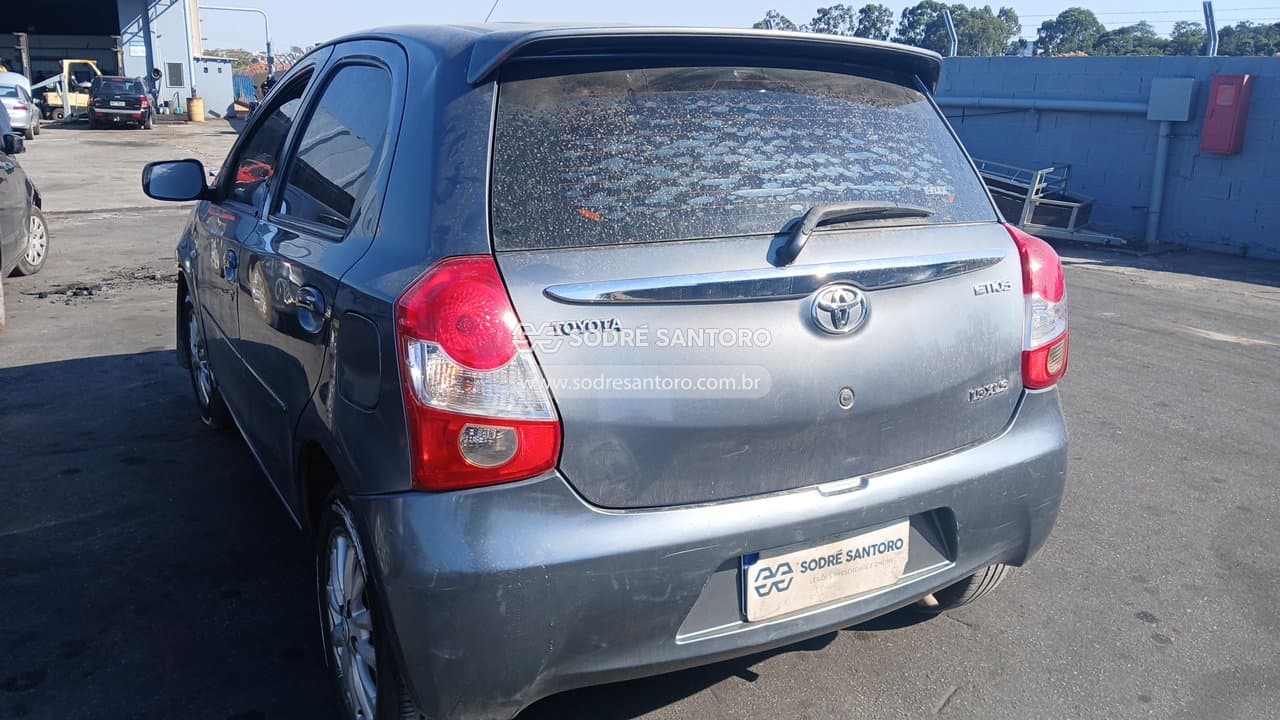 Toyota Etios Hb Xls 2013 — foto 2