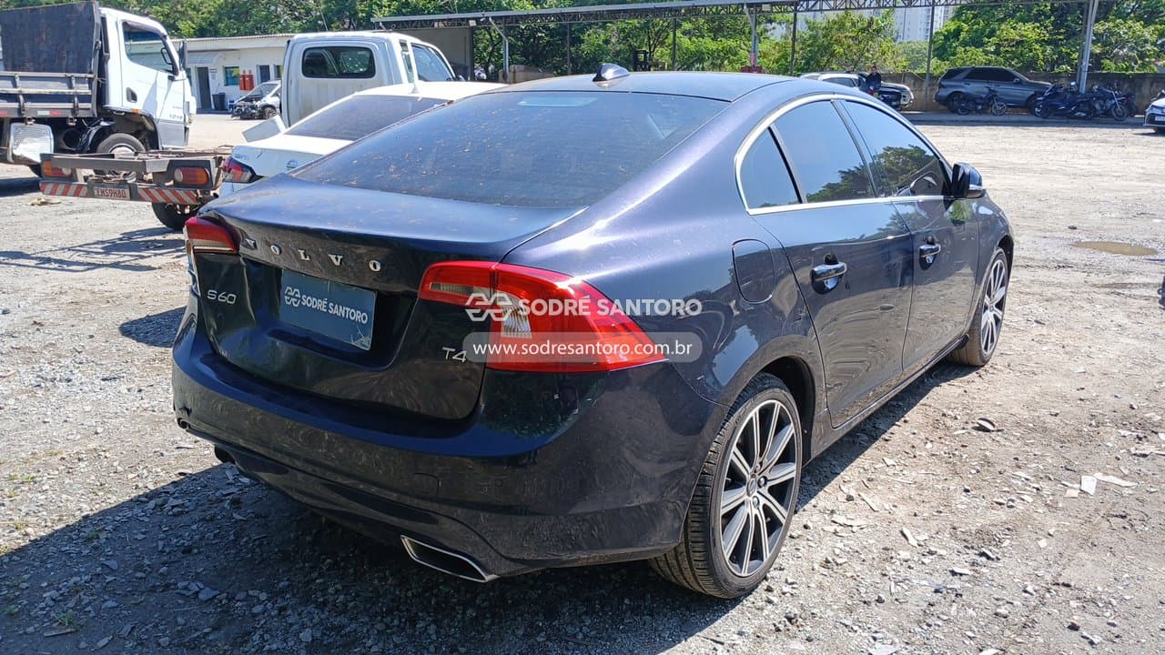 Volvo S60 T4 Momentum 2018 — foto 11