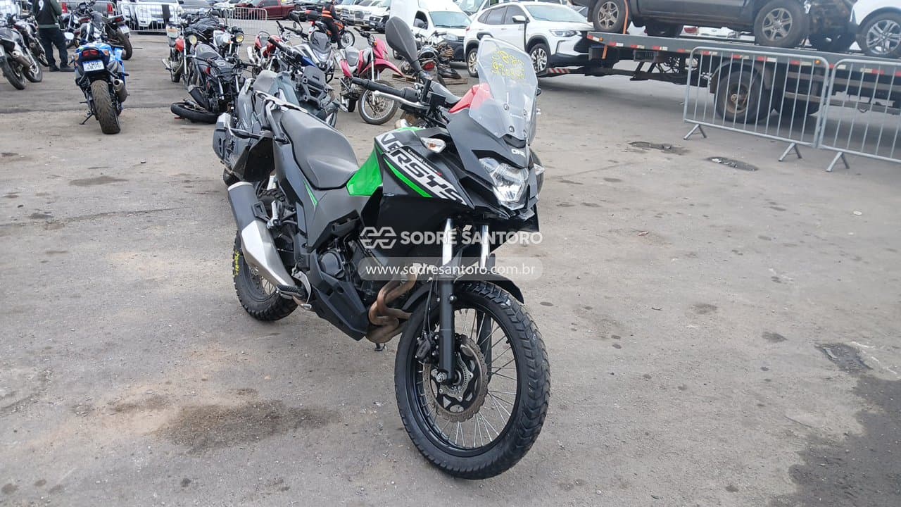 Kawasaki Versys-x 300 a 2023, verde