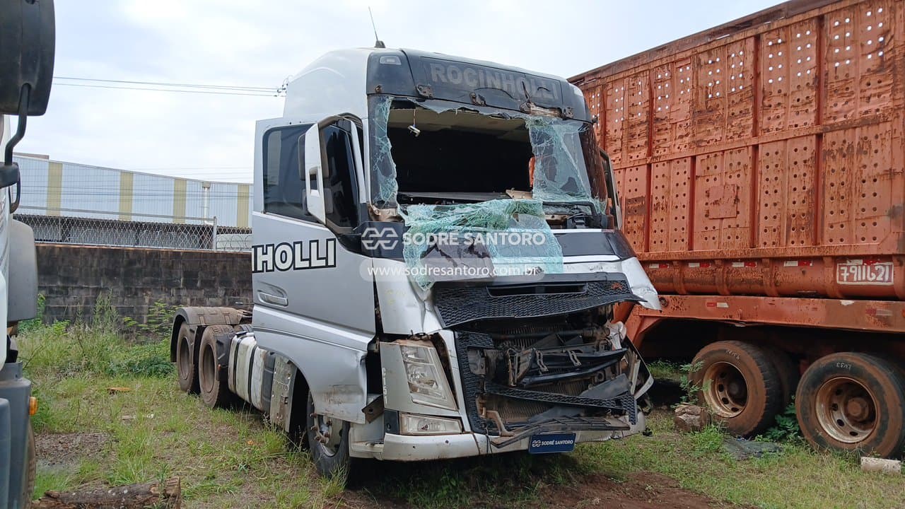 Volvo Fh 540 6x4t 2021, prata
