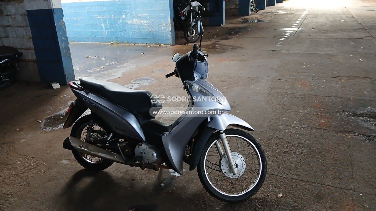 Honda Biz 125 Es 2015, prata
