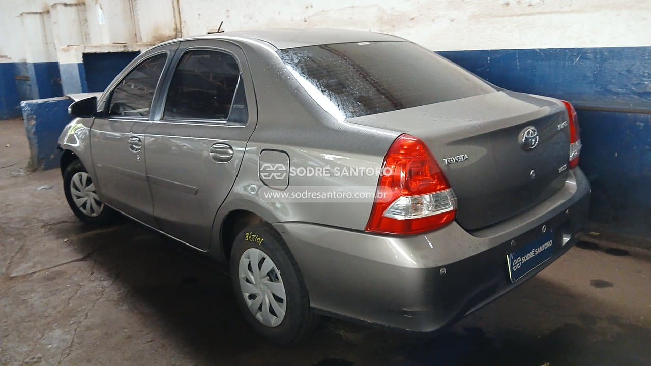 Toyota Etios Sd Xs 15 Mt 2018 — foto 2