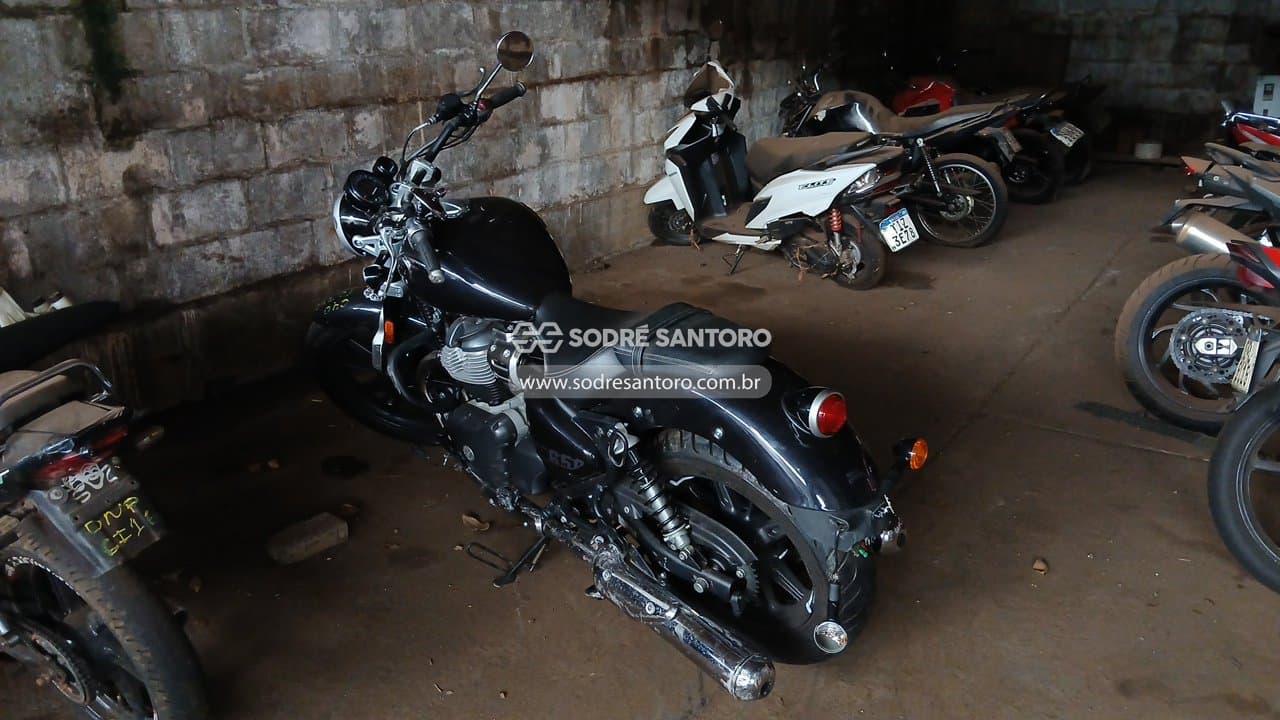 Royal Enfield Super Meteor 650 2025 — foto 2