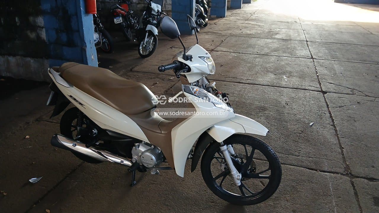 Honda Biz 125 2024, branca