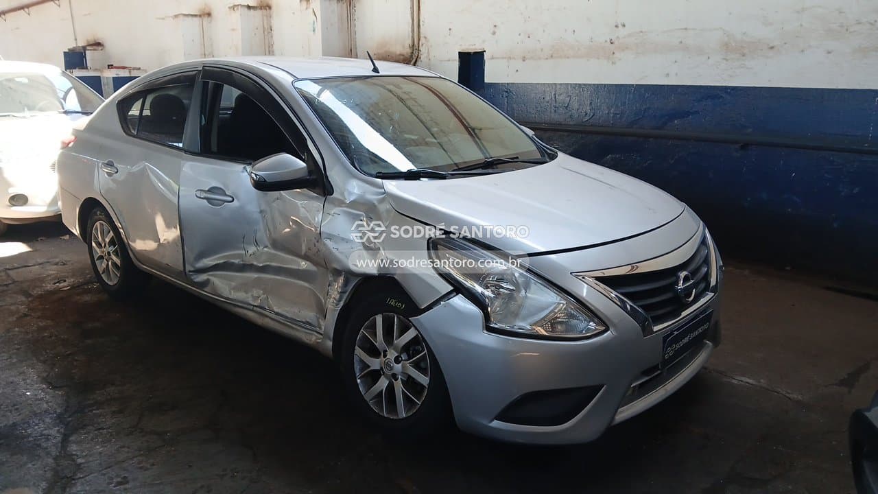 Nissan Versa 16sv Cvt 2020, prata