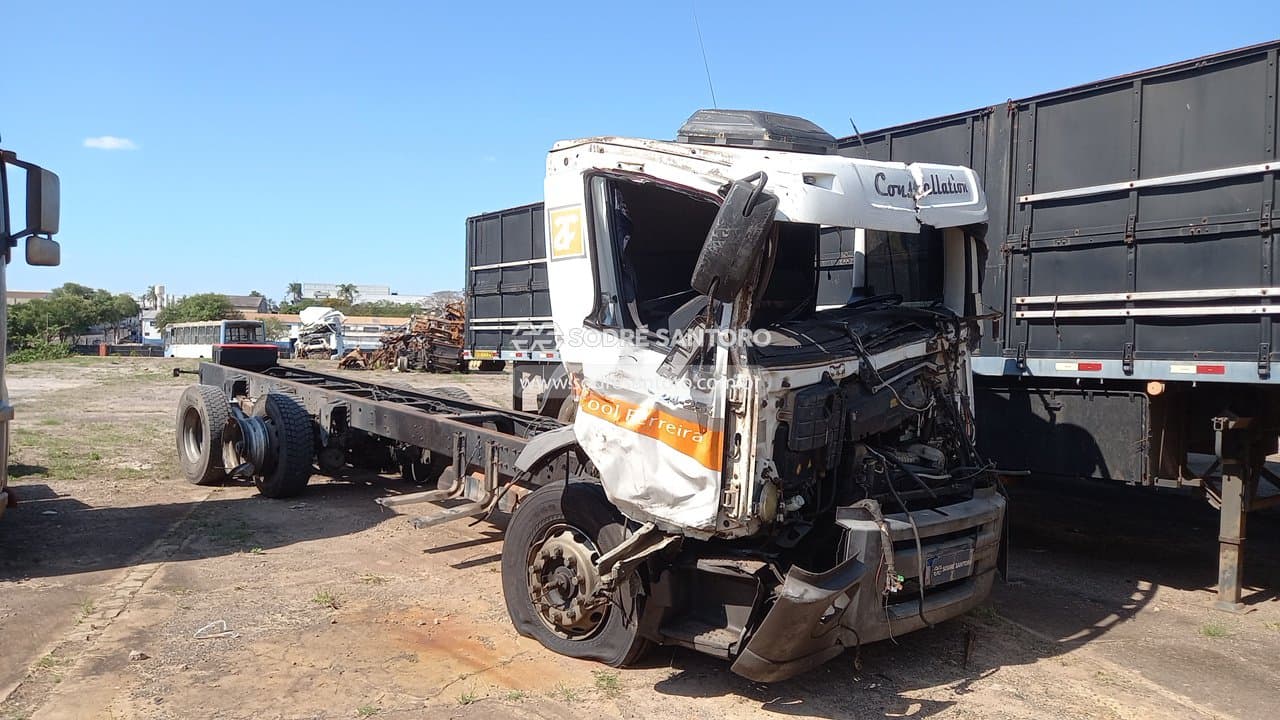 Volkswagen 24.250 Cnc 6x2 2010, branca