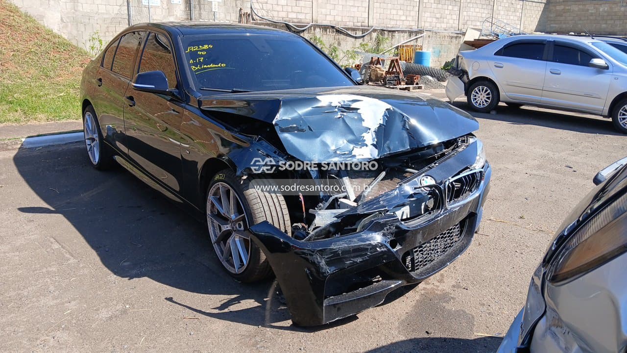 BMW 328i Active Flex 2017, preta