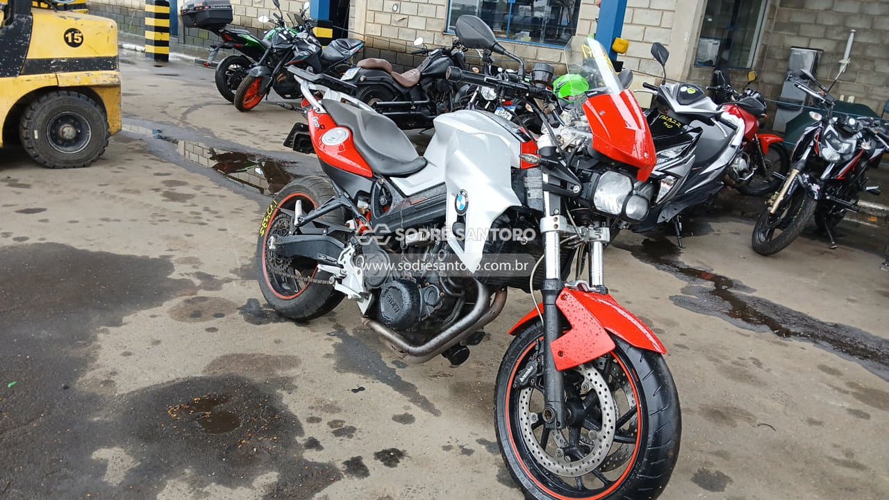 BMW F800 R 2013, vermelha