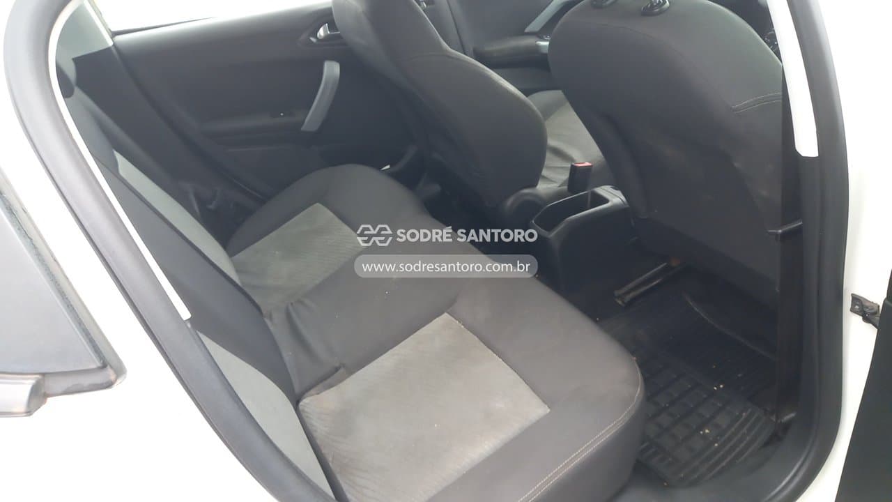 Peugeot 208 Active 2014 — foto 10