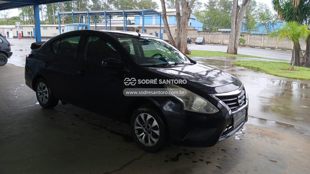 Nissan Versa 10 2017, preta