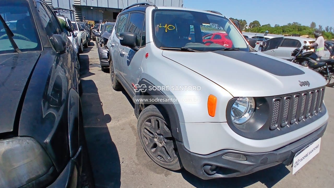 Jeep Renegade Thawk At 2016, prata