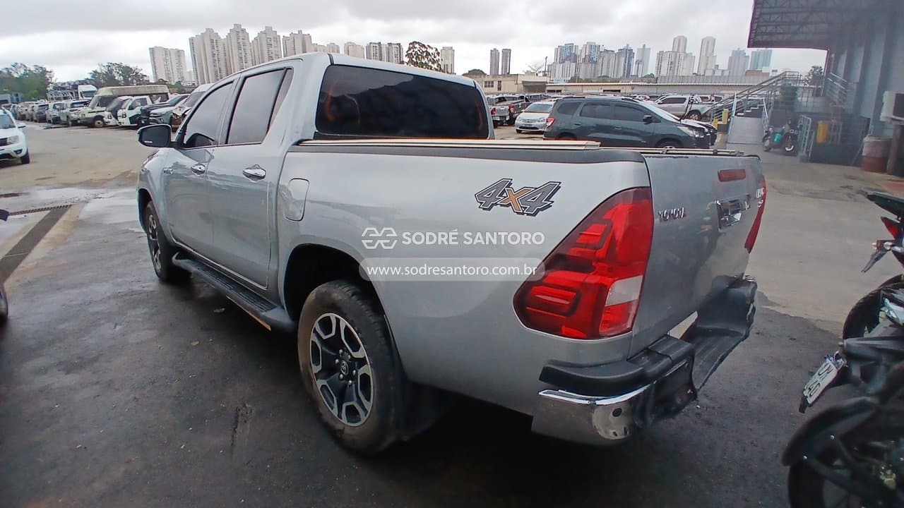 Toyota Hilux 2024 — foto 2