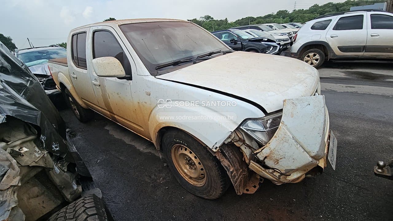Nissan Frontier Xe 4x4 2013, branca