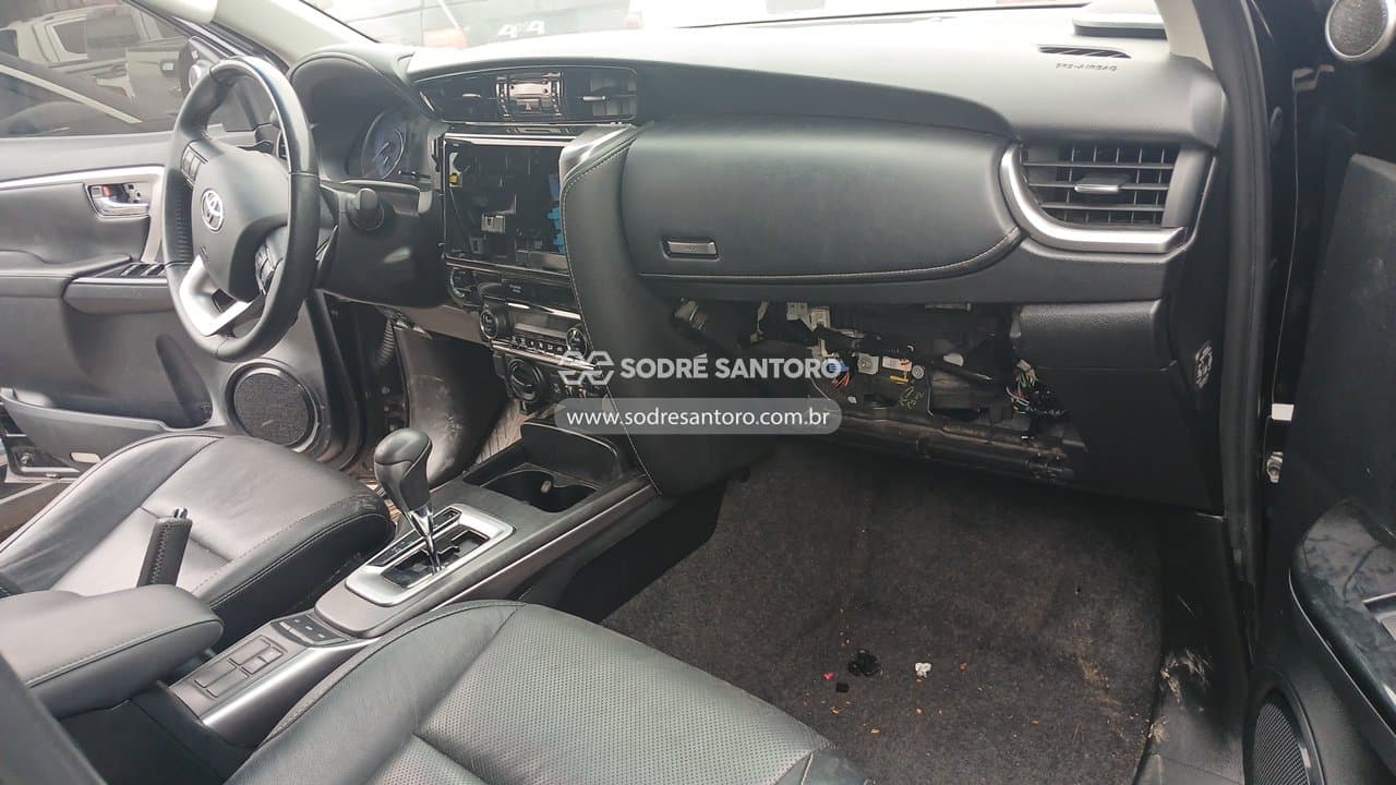 Toyota Hilux 2022 — foto 8