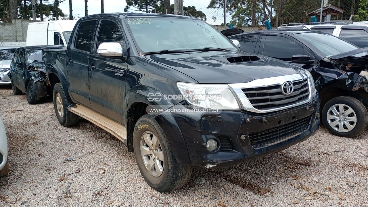 Toyota Hilux Cd4x4 Srv 2013, preta