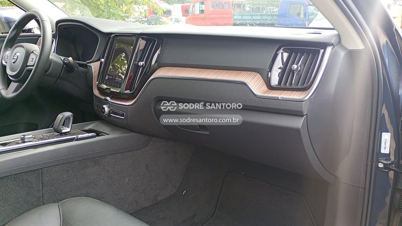 Volvo Xc60 T8 Plus 2023 — foto 7
