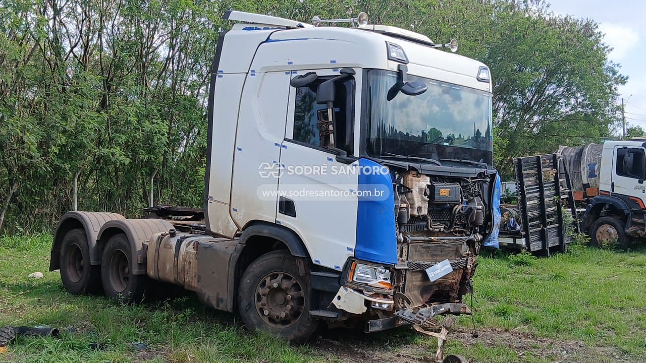 Scania R540 A6x4 2021, branca