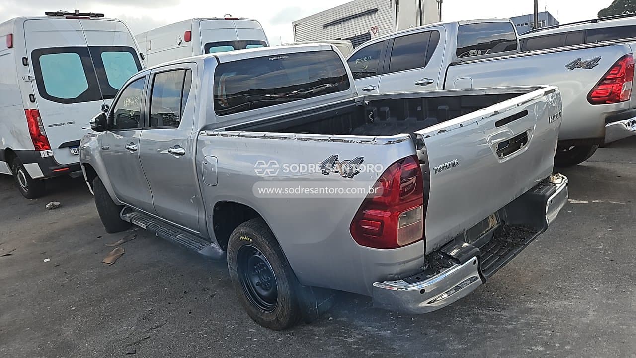 Toyota Hilux 2022 — foto 2