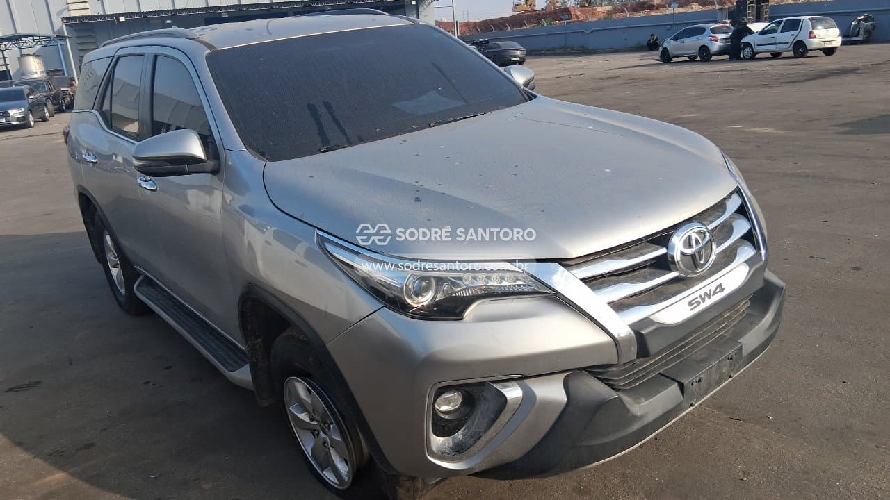 Toyota Hilux 2019, prata