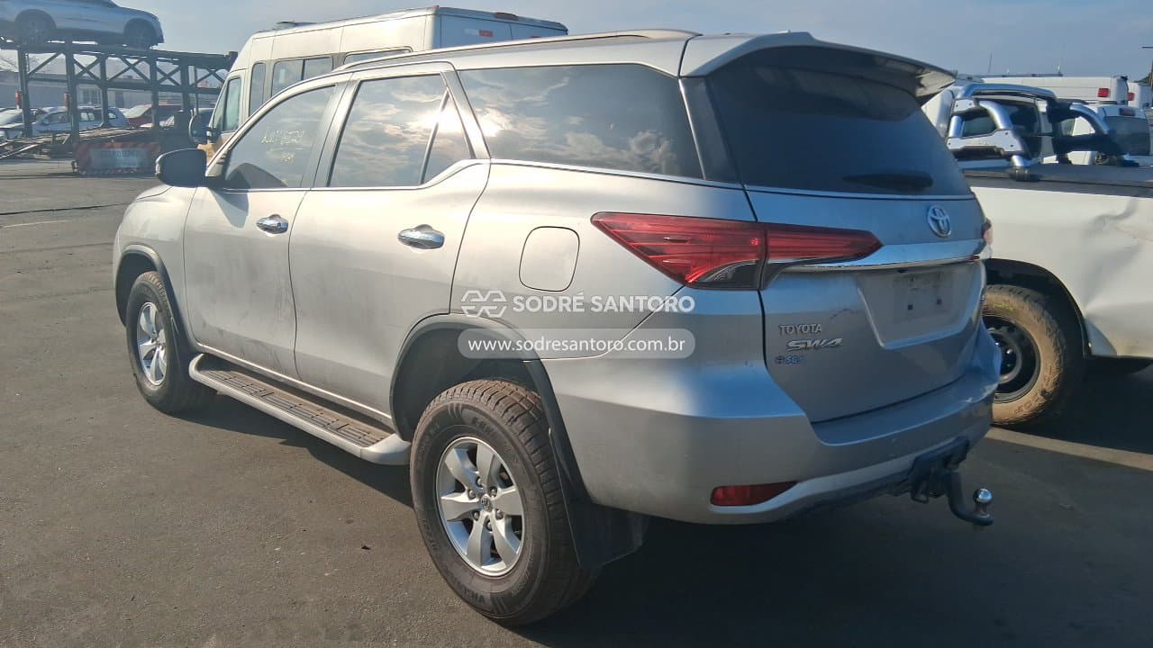Toyota Hilux 2019 — foto 2