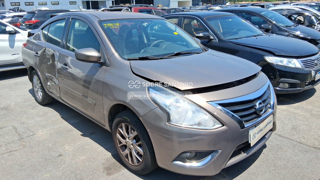 Nissan Versa 16 Sl 2016, cinza