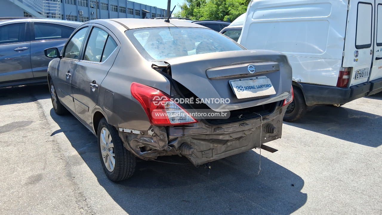 Nissan Versa 16 Sl 2016 — foto 2