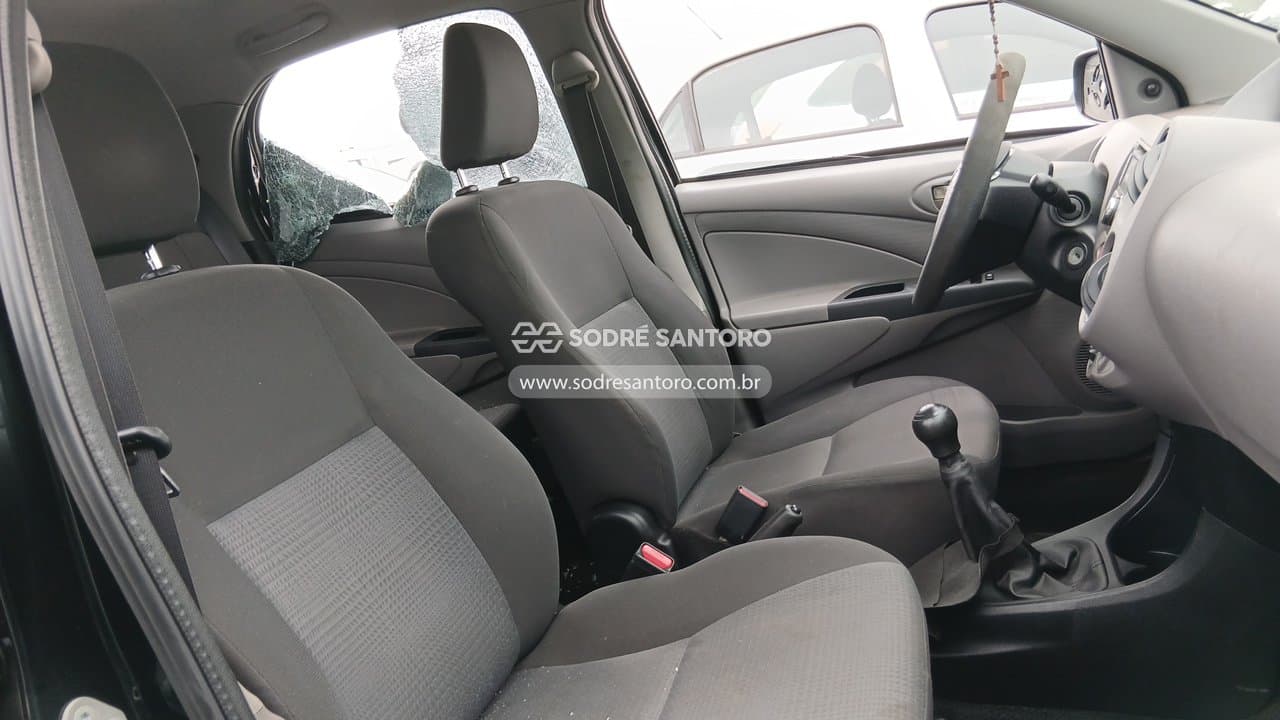 Toyota Etios Hb Xs 2013 — foto 9