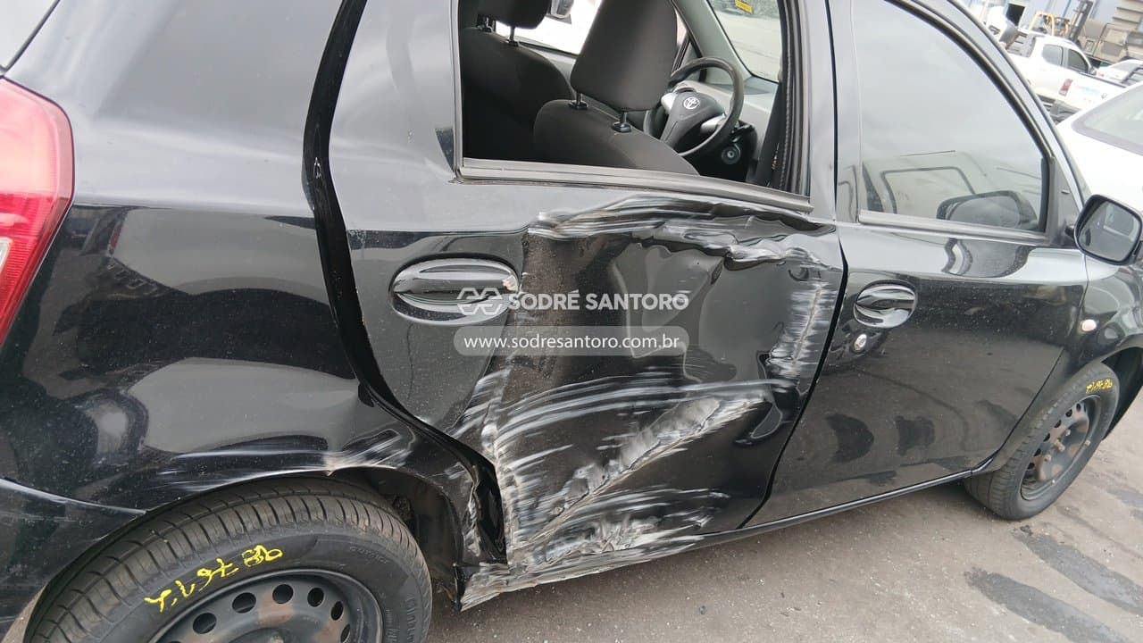 Toyota Etios Hb Xs 2013 — foto 11
