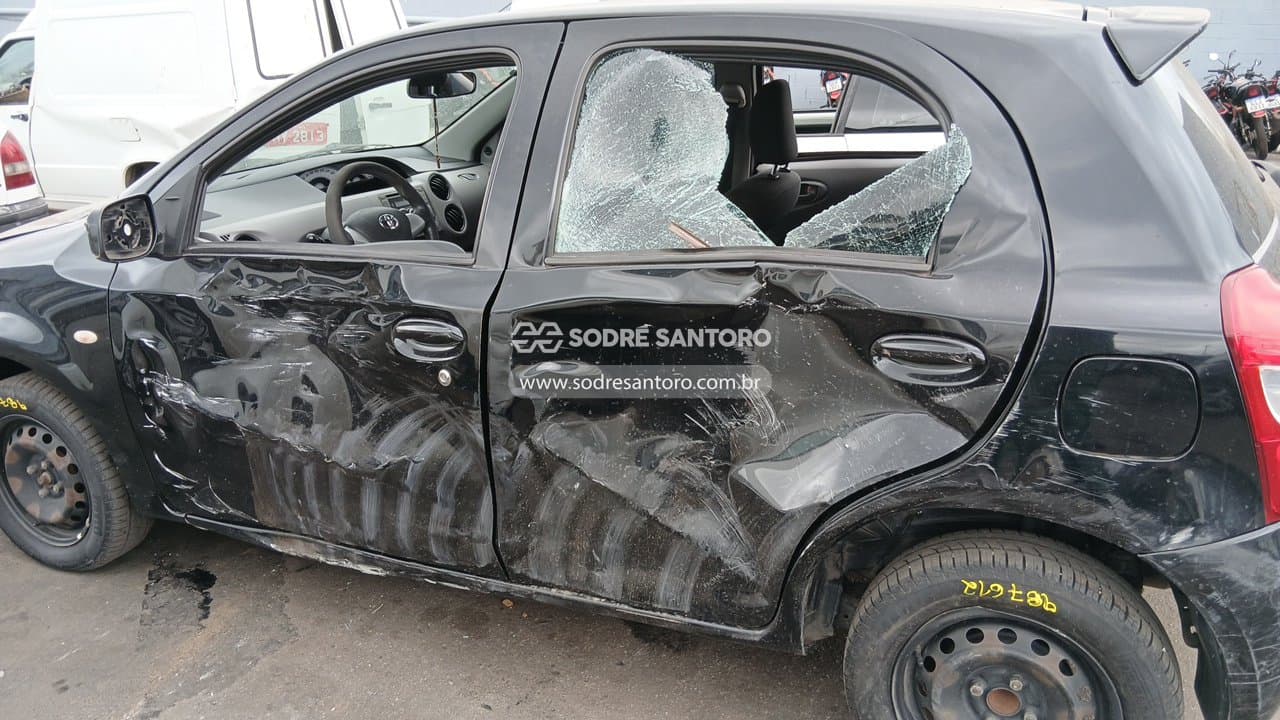 Toyota Etios Hb Xs 2013 — foto 12