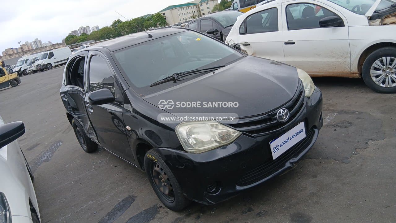 Toyota Etios Hb Xs 2013, preta
