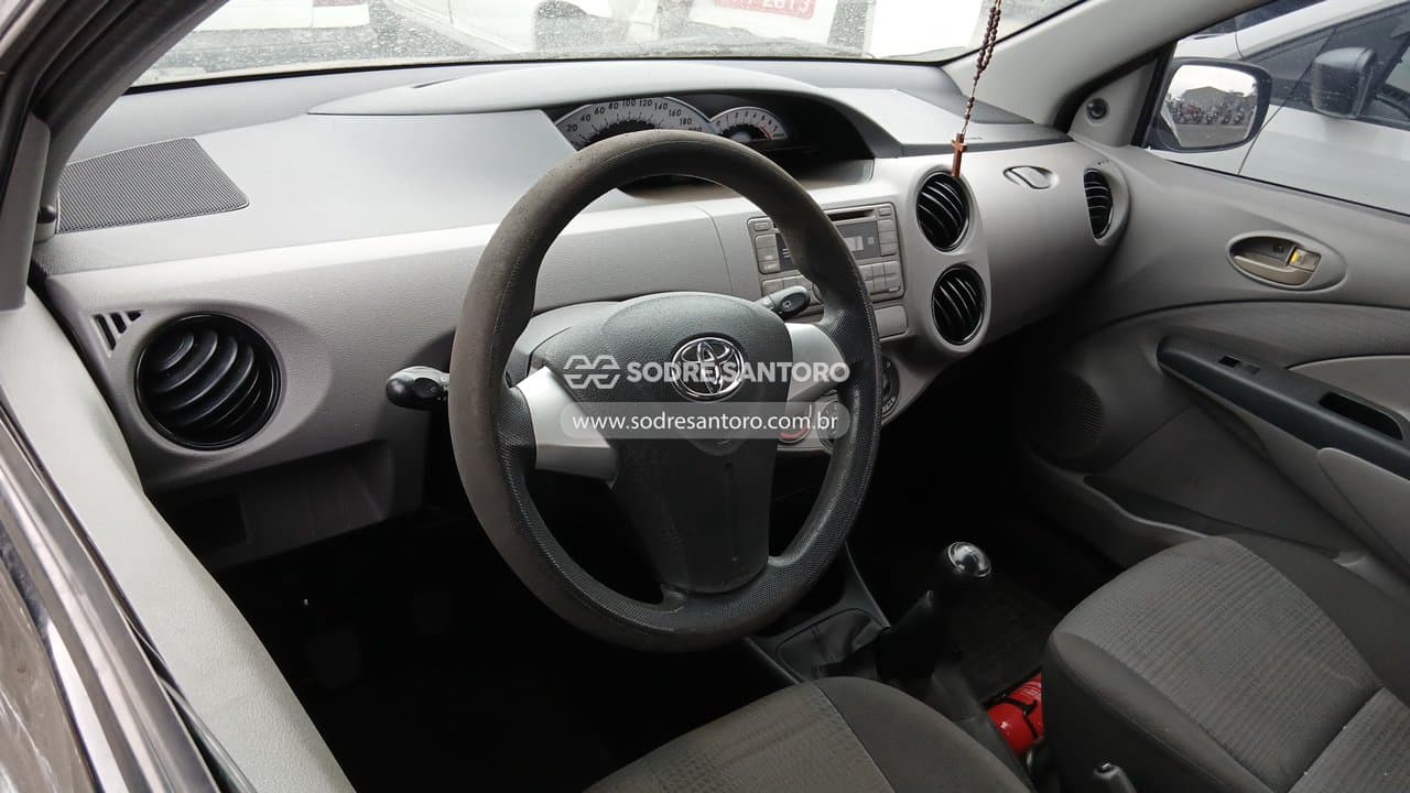 Toyota Etios Hb Xs 2013 — foto 6