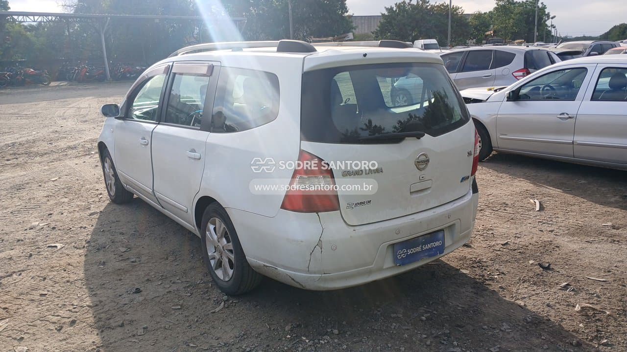 Nissan Grand Livina 2013 — foto 2