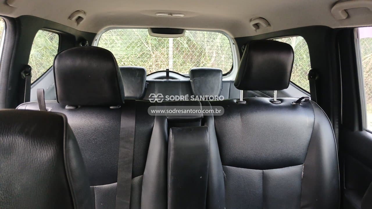 Nissan Grand Livina 2013 — foto 11