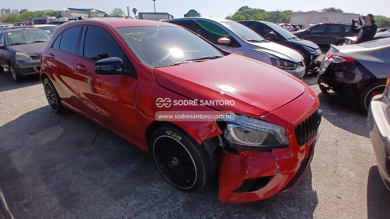 Mercedes-Benz A200 Turbo 2013, vermelha