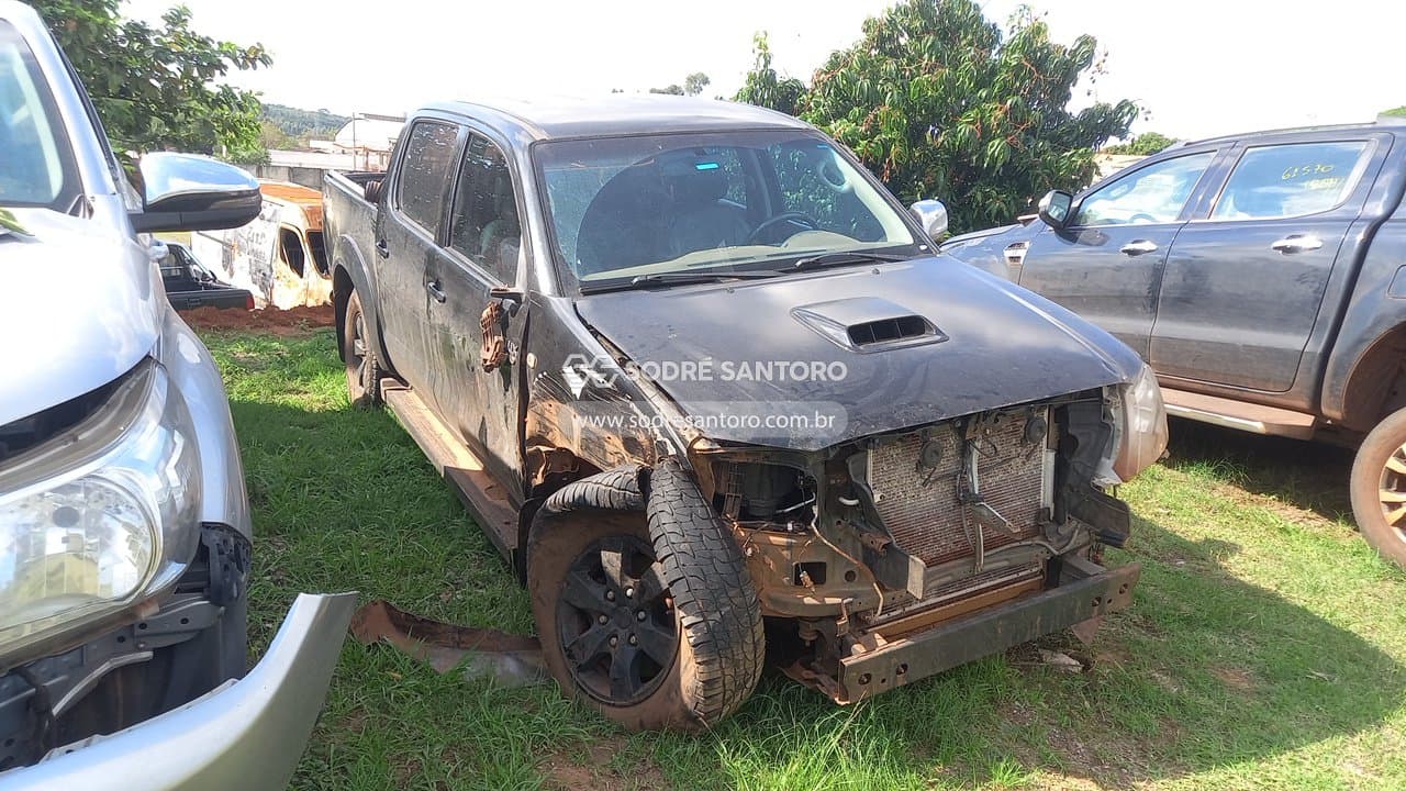 Toyota Hilux Cd4x4 Srv 2010, preta