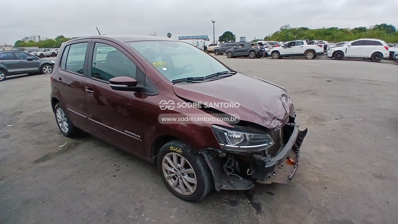Volkswagen Fox Cl Mb 2015, vermelha
