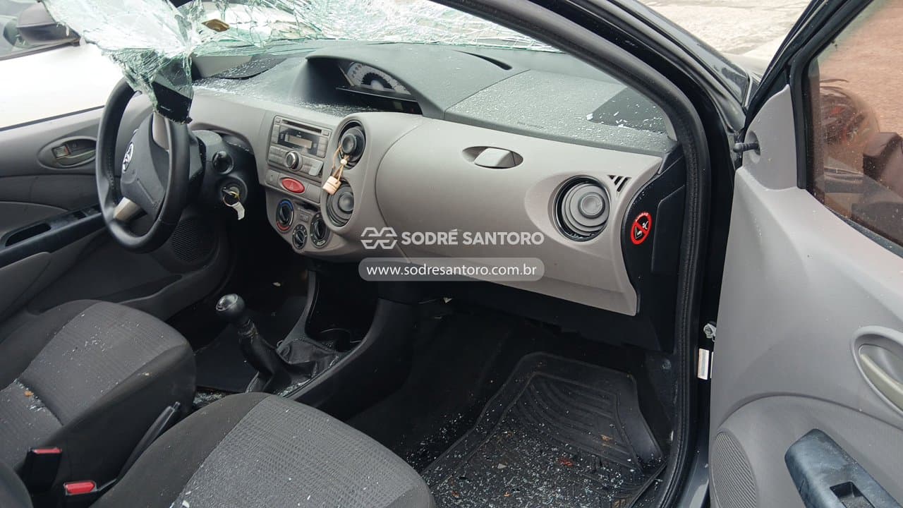 Toyota Etios Hb Xs 2013 — foto 8