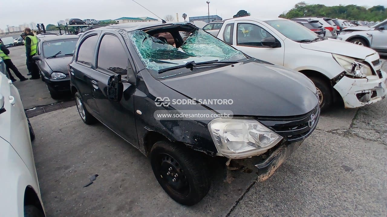 Toyota Etios Hb Xs 2013, preta
