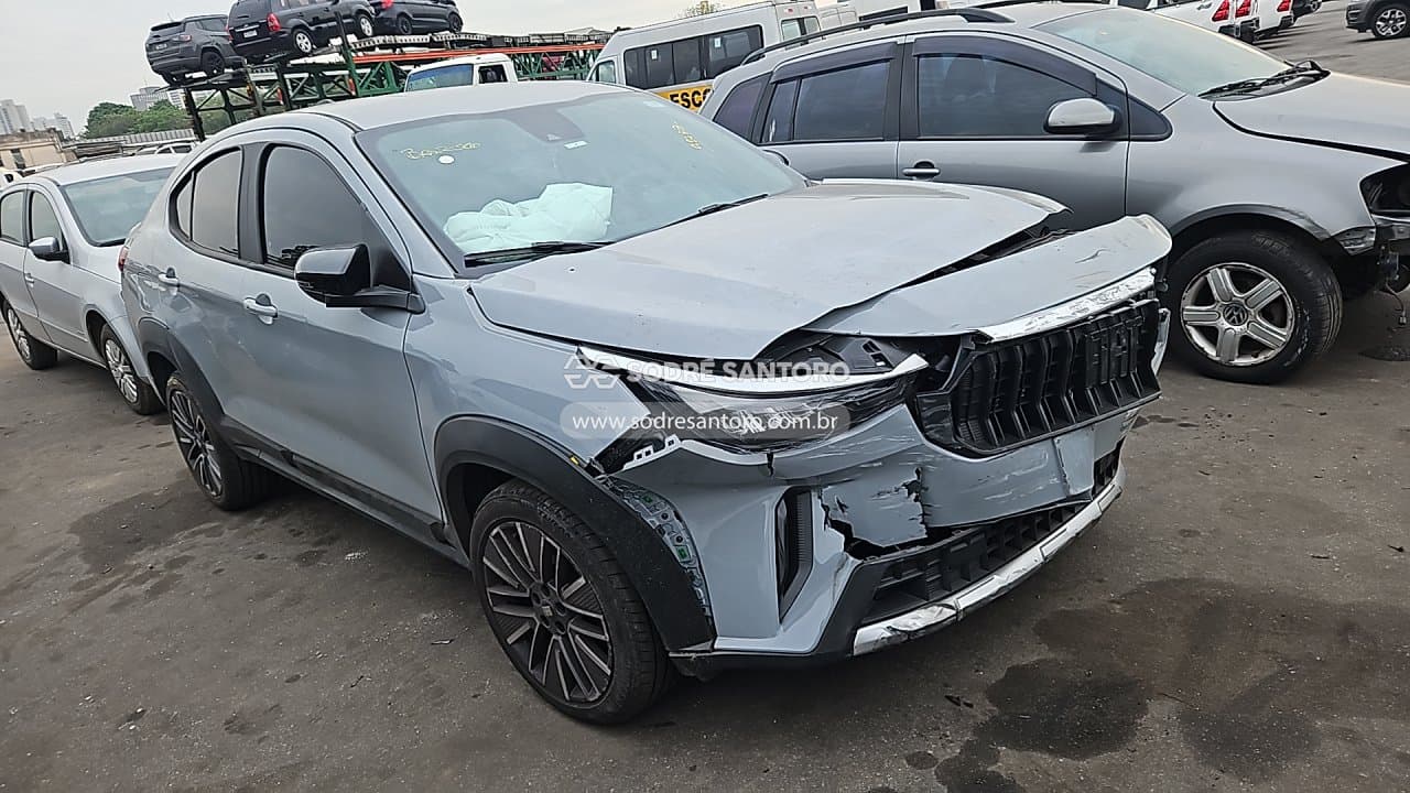 Fiat Fastback Audace Hyb 2026, cinza