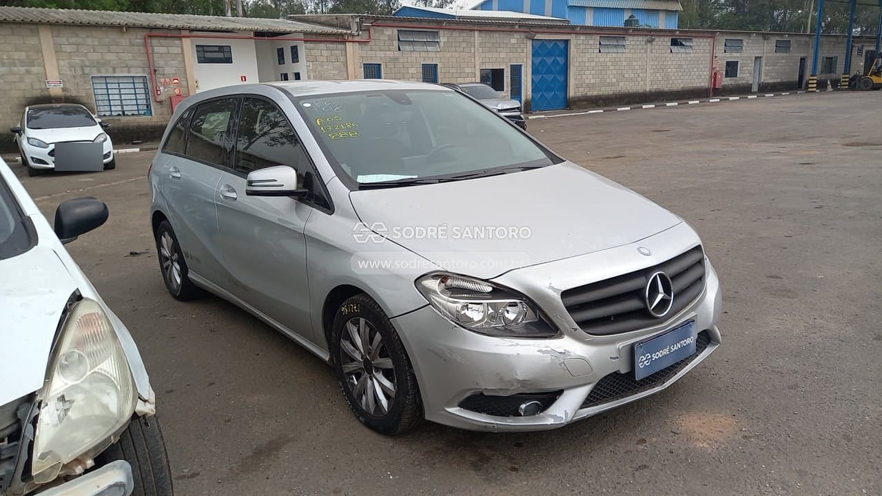 Mercedes-Benz B200cgi 2013, prata