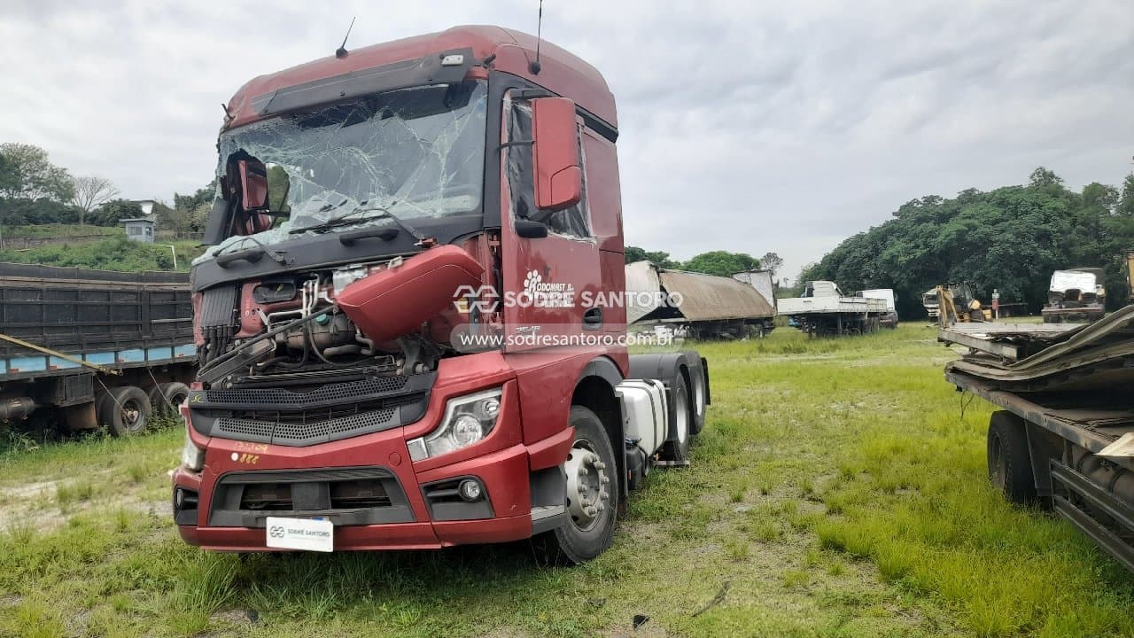 Mercedes-Benz Actros 2548s 2024, vermelha