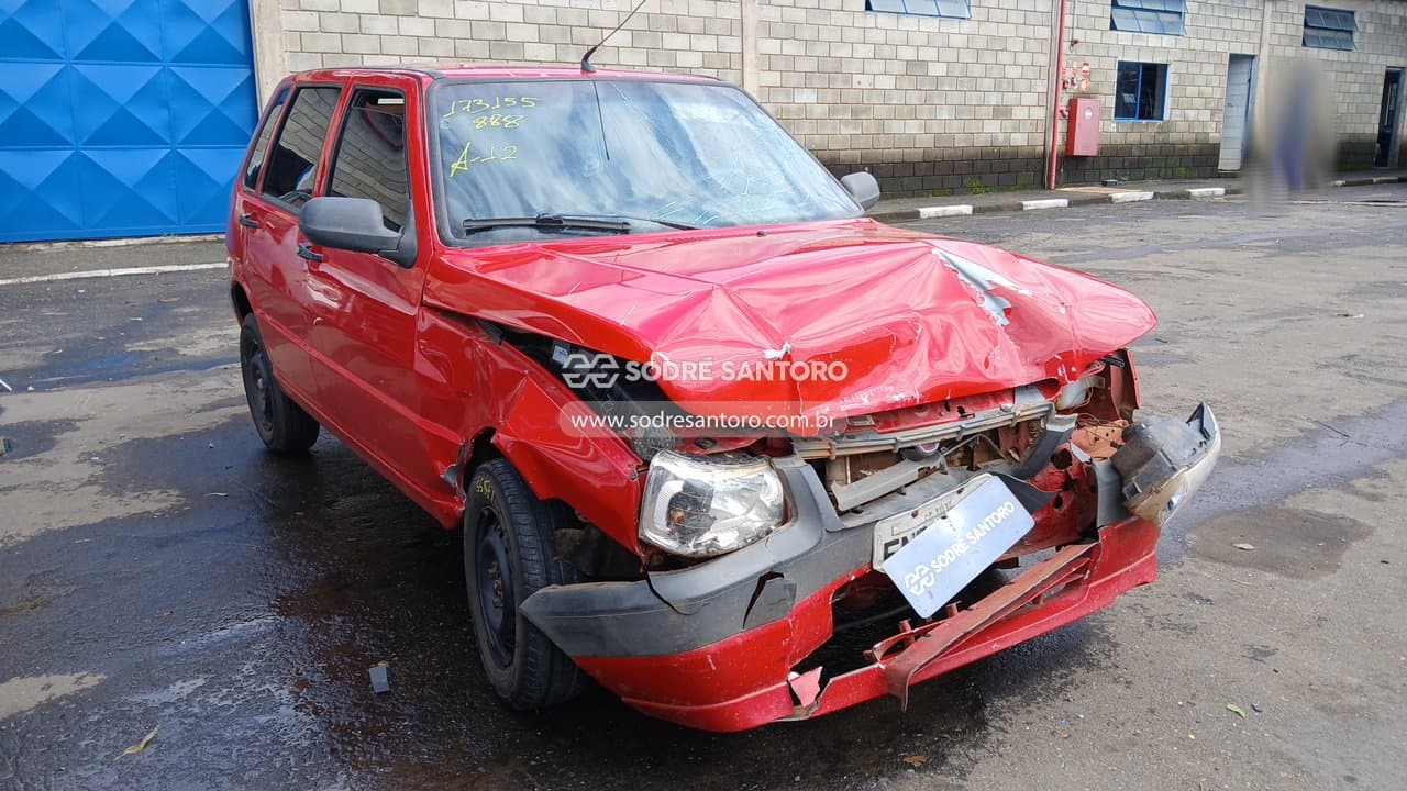 Fiat Uno Mille Economy 2013, vermelha