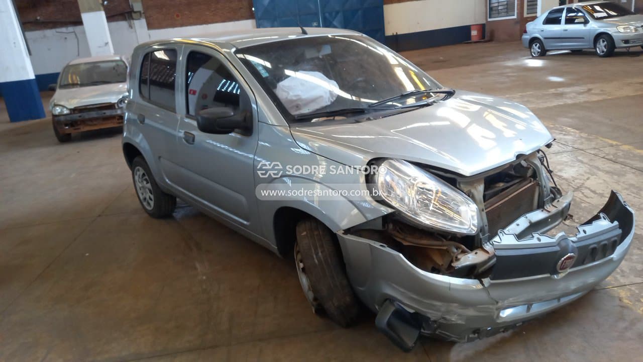 Fiat Uno Attractive 1.0 2016, cinza
