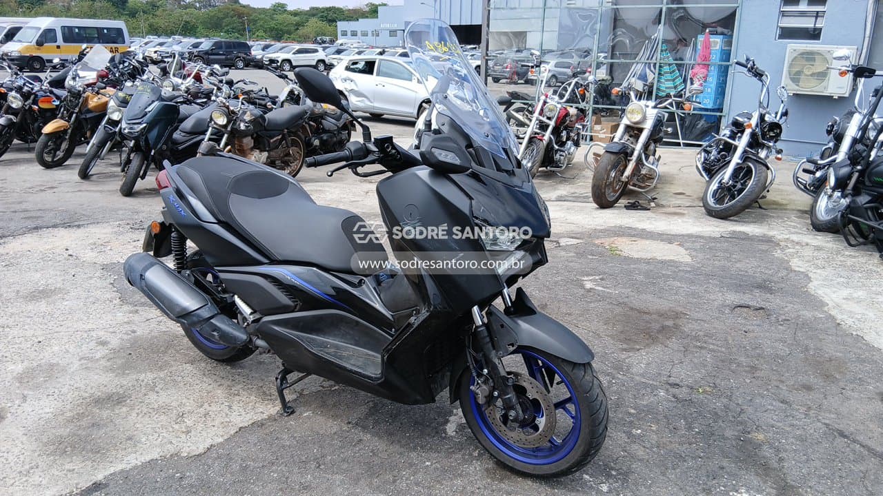Yamaha Xmax 300 2026, preta